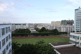 側看海南軟件職業技術學院操場