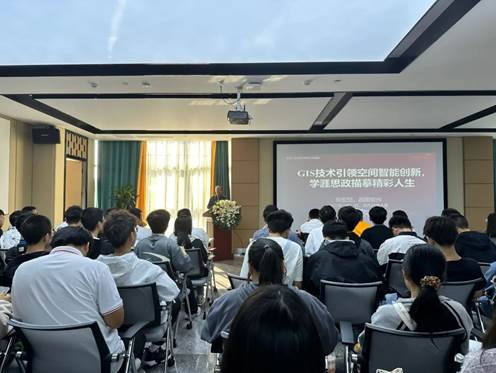 行走的課堂 資源與環境科學學院師生赴超圖軟件公司參觀學習