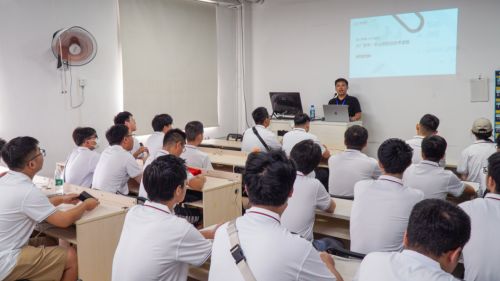 河南大學軟件學院學子參加千鋒好程序員系列之名企研學活動,探訪京東 東方國信 華企盾,感受科技魅力